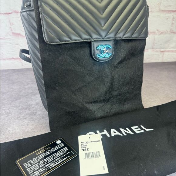 Chanel New Large Chevron Quilted Urban Spirit Backpack - Picture 15 of 16